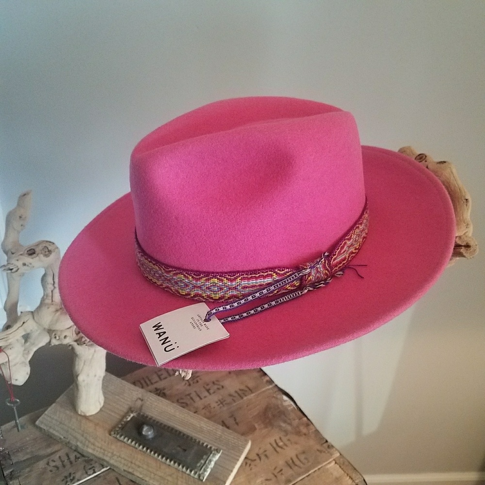 Anthropologie Wanu pink 100% wool hat